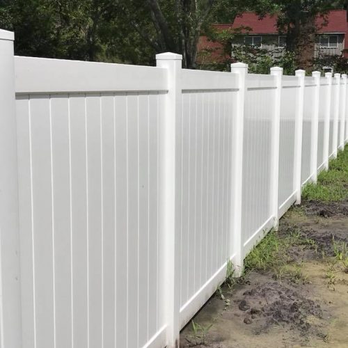 white vinyl privacy fence