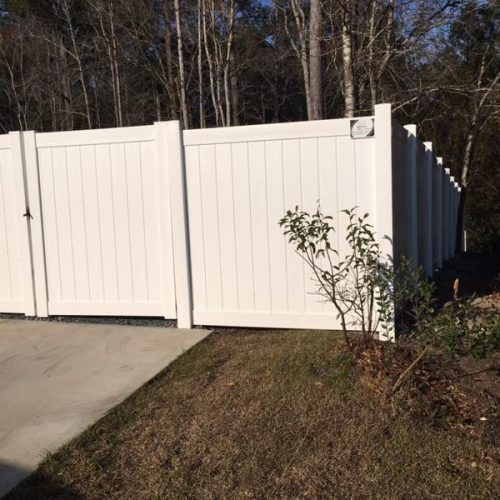 semi-privacy vinyl fence